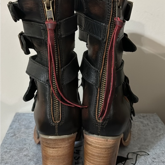 Freebird BOND (8; fits like 8.5) - Picture 2 of 5